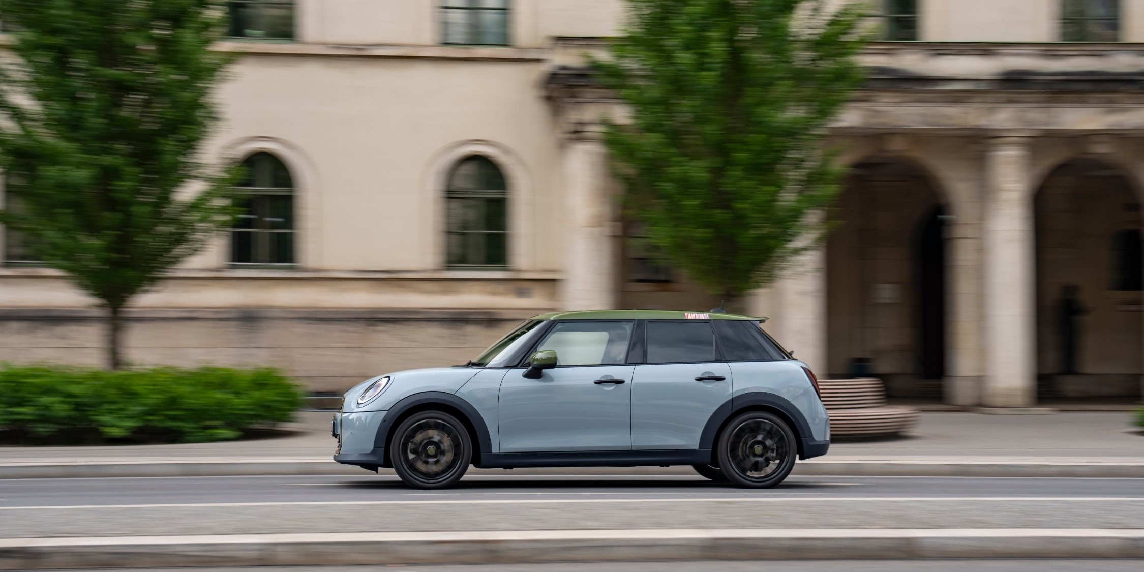 MINI Cooper S 5-Door Paul Smith Edition.